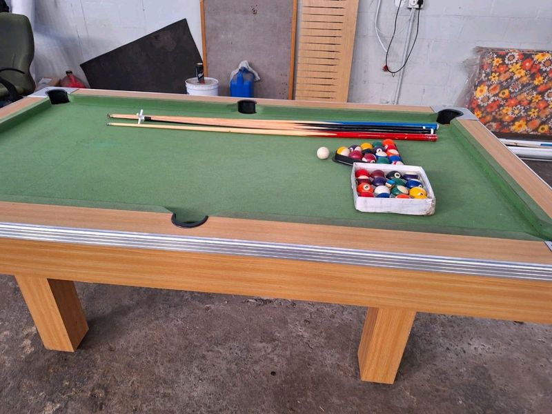 Pool table for sale R2000 with balls and cues