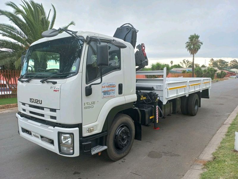  April Truck Sale! Save Big on this Powerful 2016 Isuzu FTR850 AMT 8.5Ton Dropside &amp; Hiab Crane