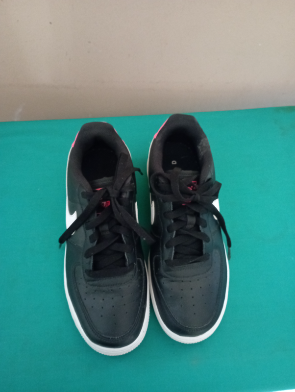 Nike Air Force Takkies size 6 for sale