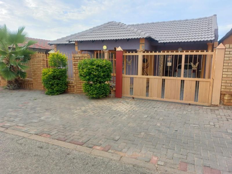 3 Bedroom House in Morula view