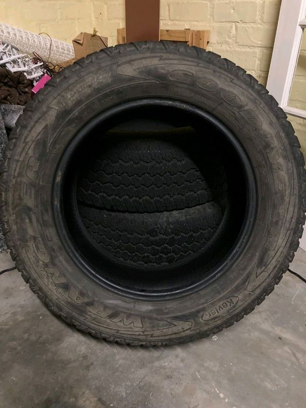 3 x Toyota Fortuner tires available