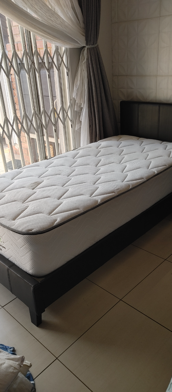 Single mattress with headboard and base