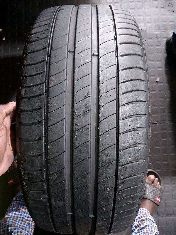 0ne 245 40 19 Michelin run flat tyre with good treads available for sale