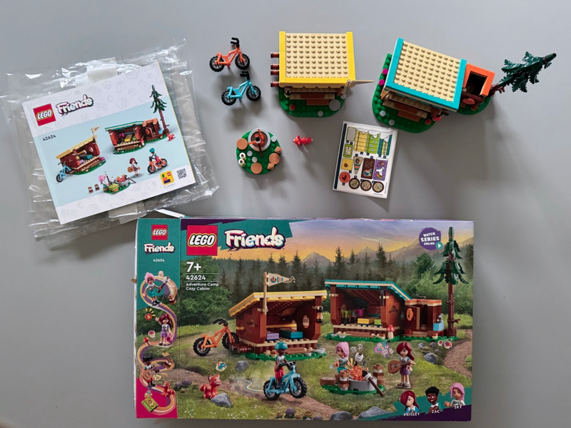 Lego 42624 Adventure Camp Cosy Cabins (Friends) (7&#43;) (2024)