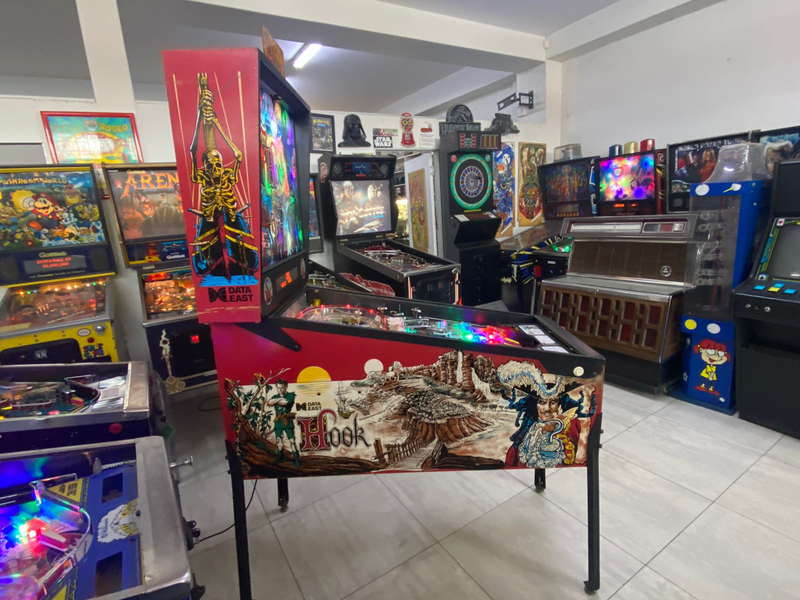 Hook pinball machine by DATA EAST ,or Sale available on order