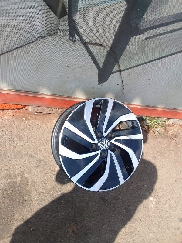 One single 15inch original polo rim for sale this rim is in perfect condition like new 0730045063