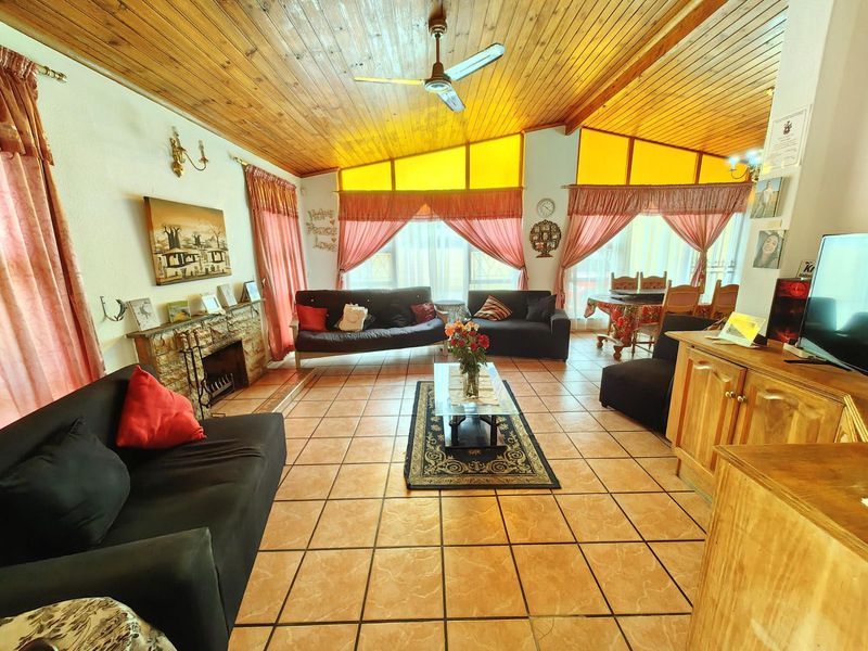 Spacious 3-Bedroom Family Home with Pool and Braai Room