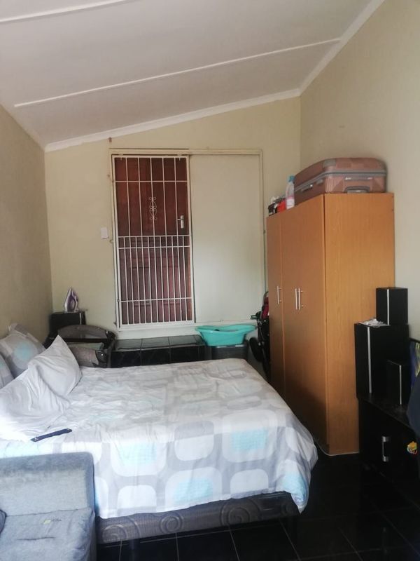 Large Room available for rental 1 June 2024 Edenvale