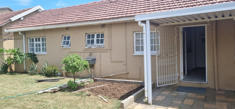 Neat and Cosy 2 Bedroom Granny Flat for Rent in Malvern for R6500 neg.