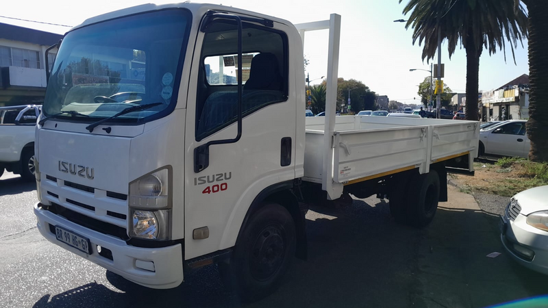 Isuzu npr 400 4ton dropside in an excellent condition for sale at an affordable amount