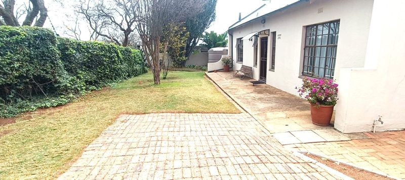 Renovated 3bed house on a shared property in a quiet street in Linden!