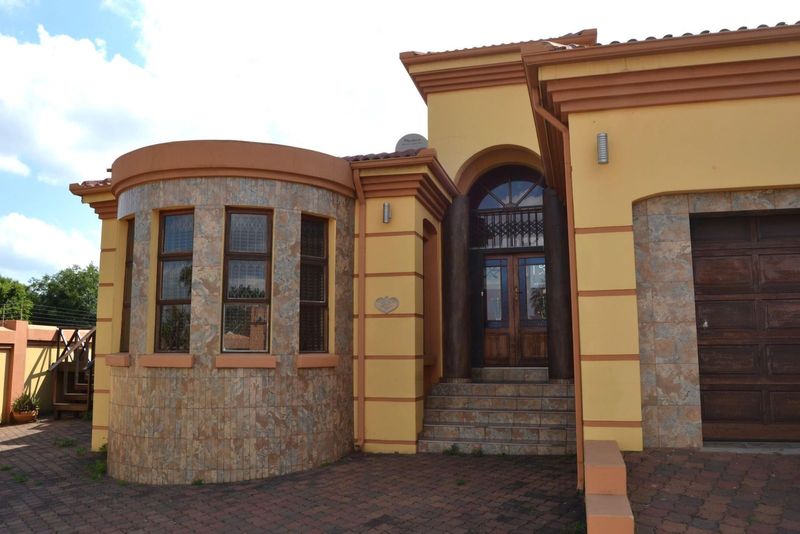 House in Aerorand South For Sale