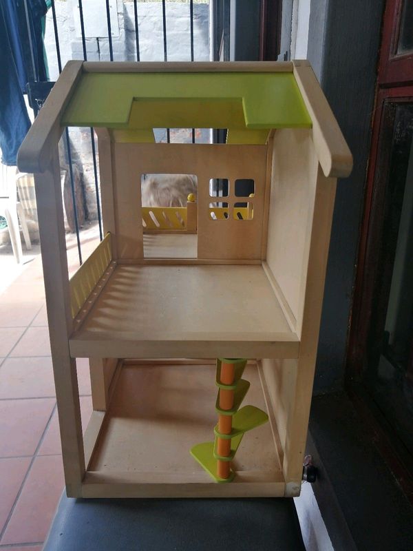 Educo wooden doll house