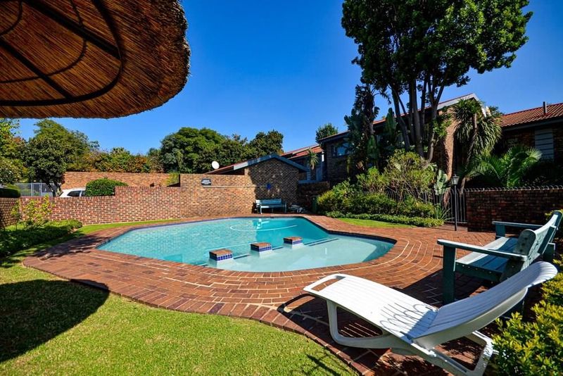 REDUCED TO SELL...Beautiful 2 bed ground floor apartment in the heart of Sandton