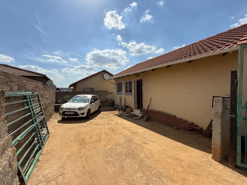 5 Bedroom House For Sale in Cosmo City