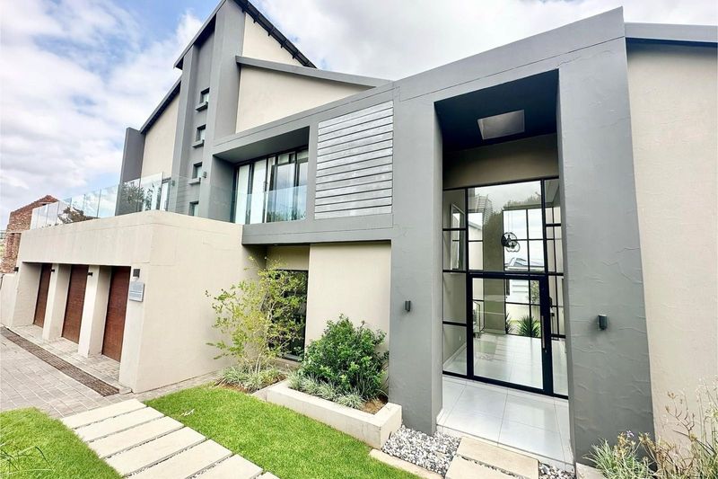 Modern Luxury Living: 5-Bedroom House for Rent in Waterfall Country Estate