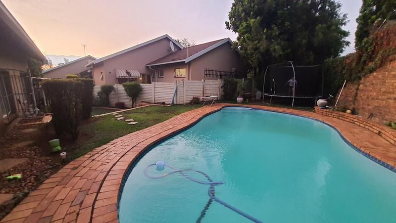 NEWLY RENOVATED 3BEDROOM HOUSE IN COMPLEX GARSFONTEIN