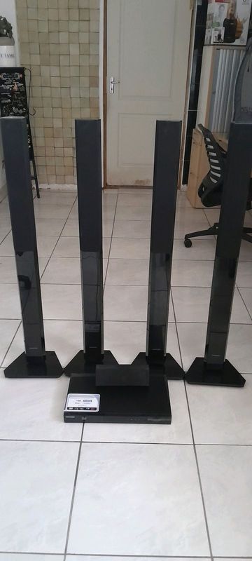 Urgent SALE!!!Samsung blue-ray 3D home entertainment system