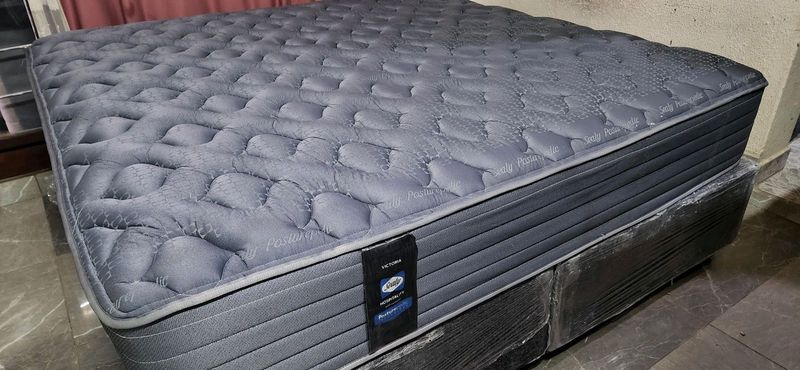 KING BED TOP OF RANGE POCKET SPRING 160 KG PER SIDE R6950 WATSAP 0736552664