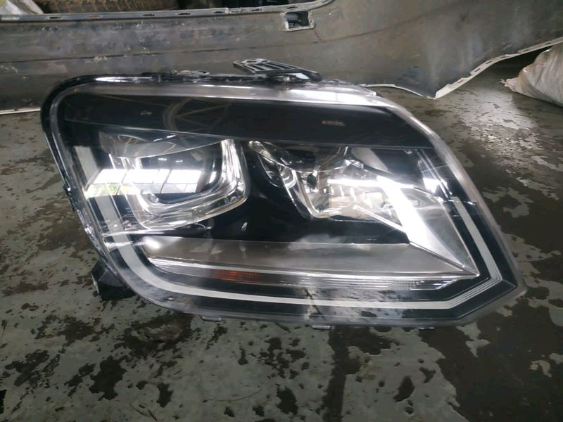 VW Amarok Right xenon headlight / head lamp