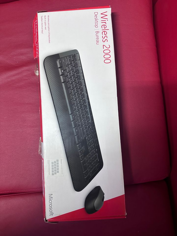 Microsoft Wireless Desktop 2000 - Wireless Keyboard and Mouse Combo (Reciever Lost)