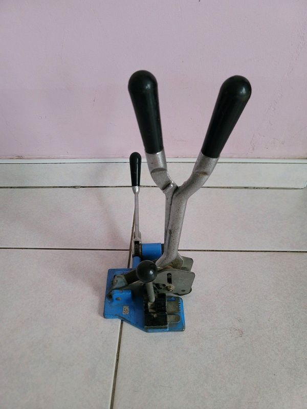 Manual Strapping Tool