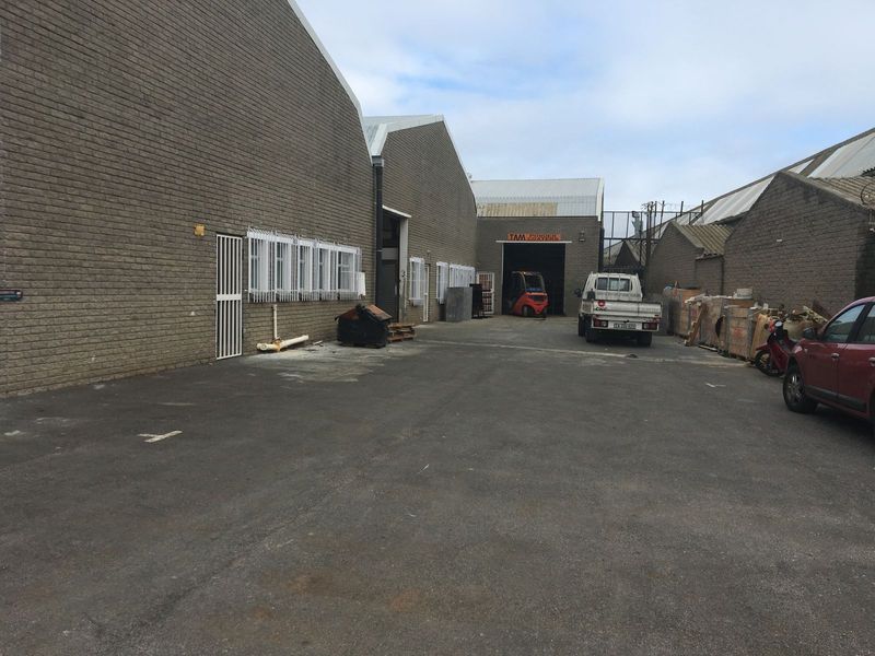 Open Plan Warehouse  To Let in Montague Gardens