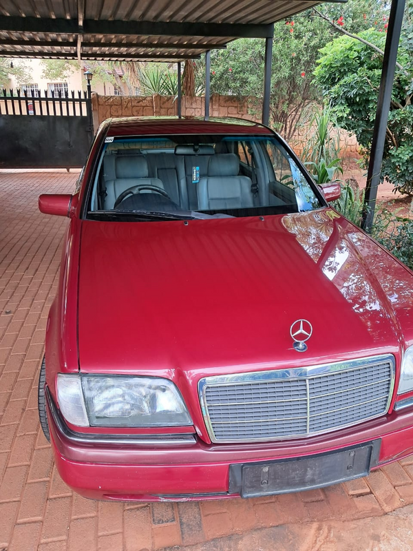 1996 Mercedes-Benz 200 Series Sedan