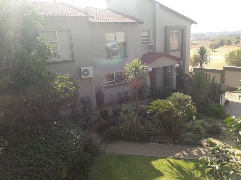 Secure 2 bedroom townhouse in Vaal Park, perfectly located for a permanent holiday!