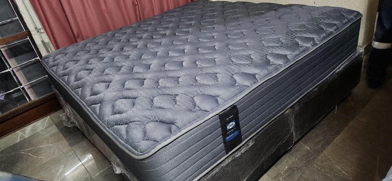 KING POCKETSPRING STANDARD SIZE MATRESS WITH 2 BEDBASES ( R6950 ) CAN DELIVER