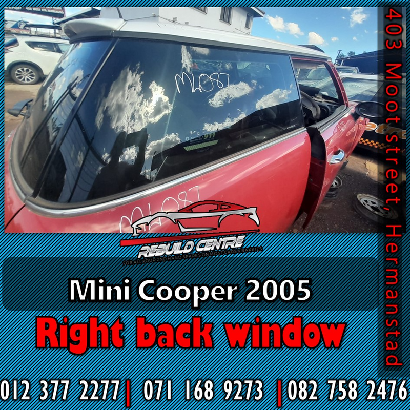 Mini Cooper 2005 Right back window for sale.