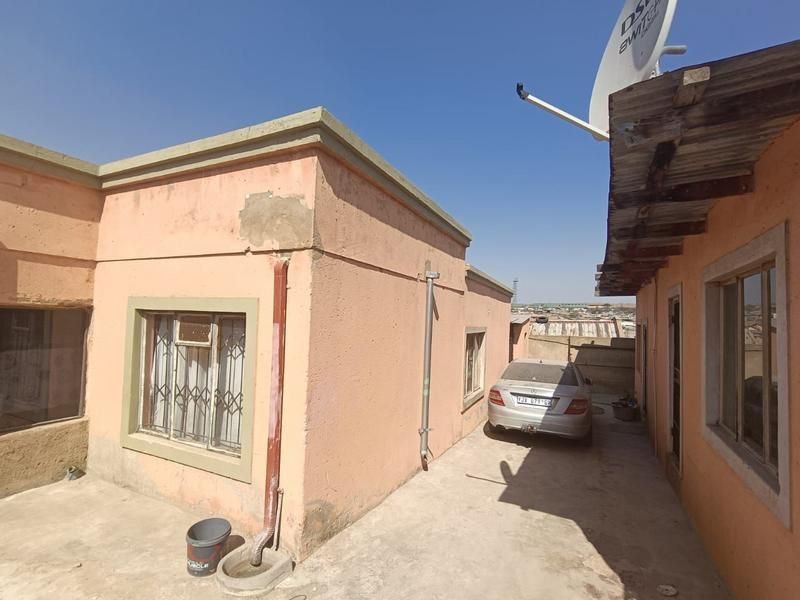 Prime Investment: Charming Three-Bedroom Home in Tembisa Central - Your Gateway to Smart Living!
