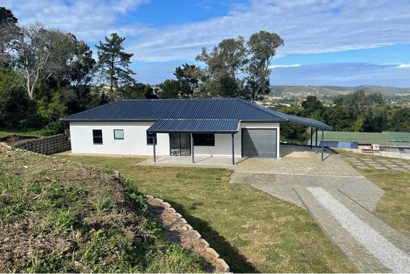 This brand new, move-in ready family home is situated in a quiet cul-de-sac in Old Place, Knysna