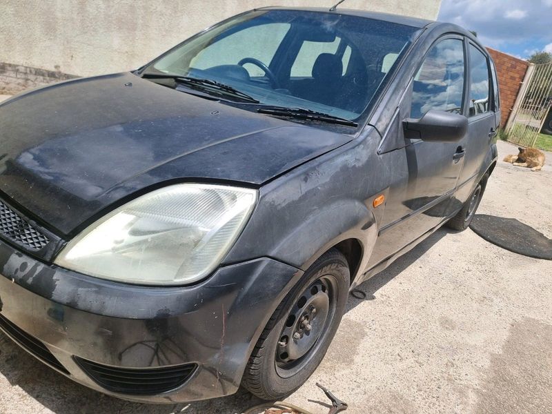 Ford fiesta 1.6 2007 model stripping for spares body parts and accessories