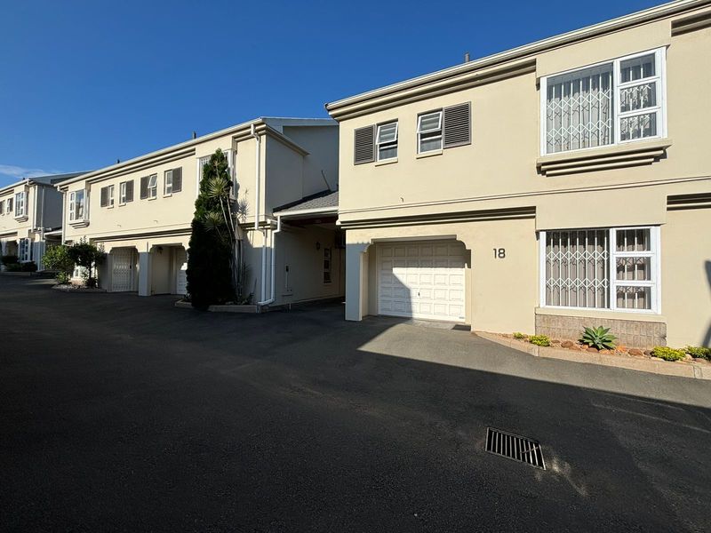 10 BRADLEY ROAD, STUNNING 3 BEDROOMS 2 BATHROOMS TOWNHOUSE IN SECURE COMPLEX IN DURBAN NORTH