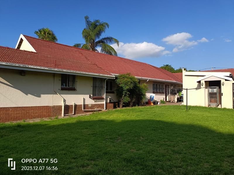 Experience Tranquil Luxury: Spacious Vintage 4bedroom Home in Lombardy East, Johannesburg!