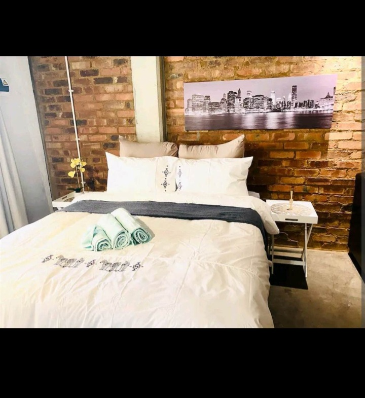 Bachelor apartment for rent in Maboneng
