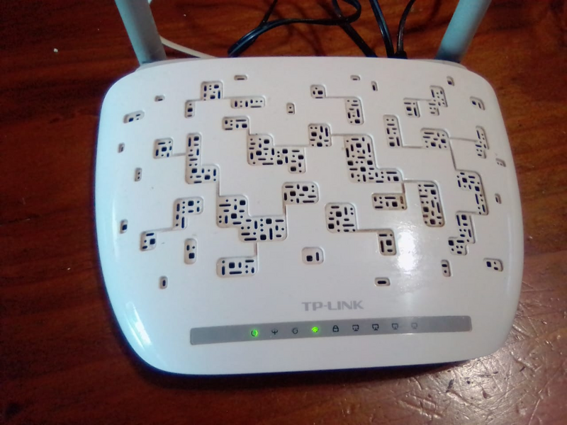 ADSL router for sale (TP LINK) R220
