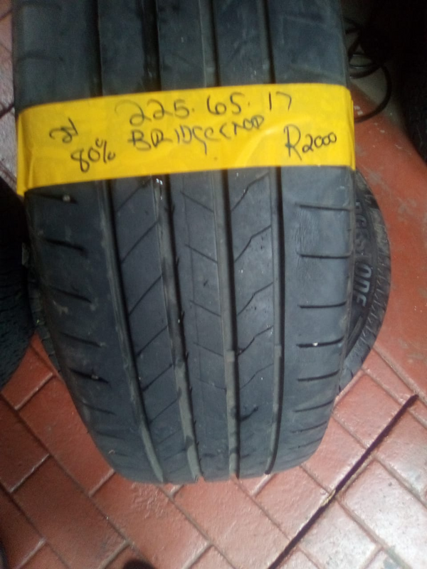 2x225/65/17 Bridgestone tyres 80%