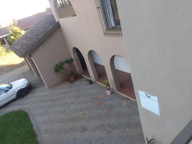 DOUBLE STOREY 3 BEDROOM  AND FLATLET INVESTORS STYLE  IN FREE STATE WELKOM