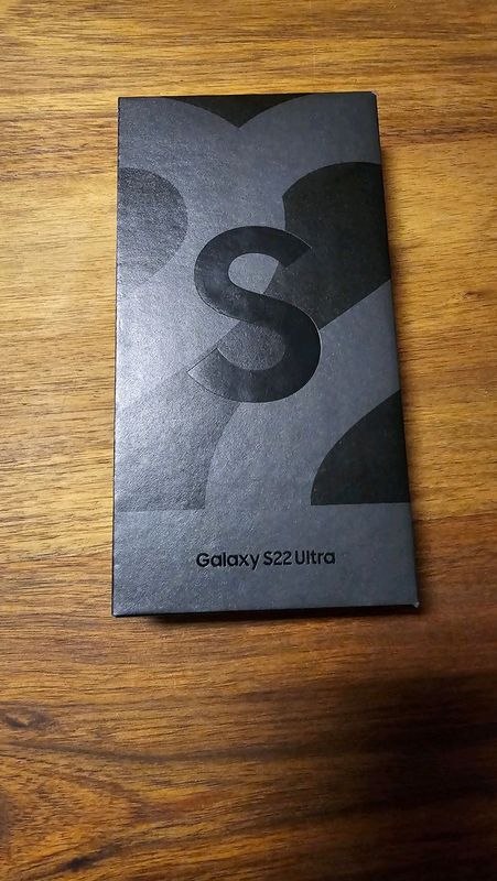 Samsung s22 Ultra one owner in box