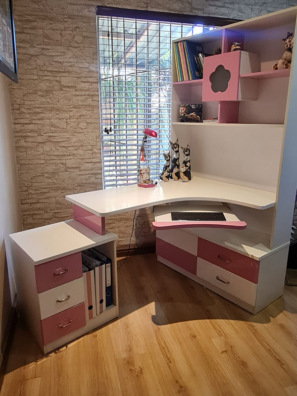 Mokki desk pink