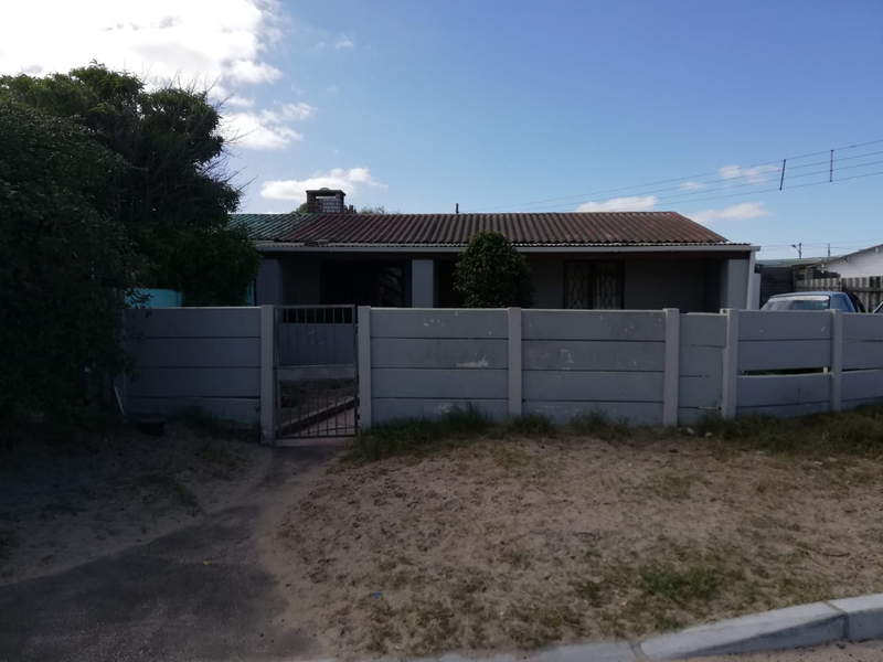 Semi - Detached 2 bedroom house for sale. R899 000
