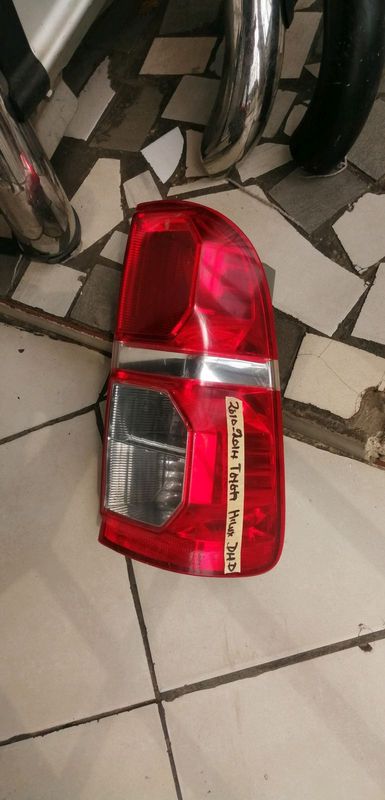 TOYOTA HILUX D4D TAIL LIGHT 2010 TO 2014