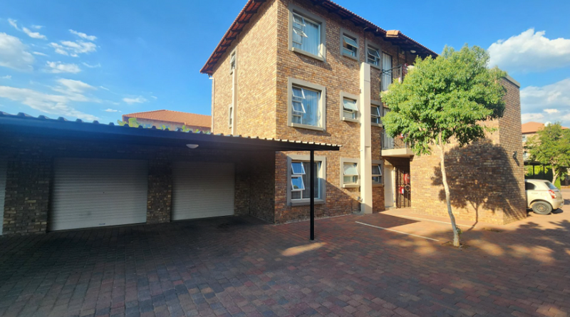 Ideally situated 2-bedroom Townhouse.