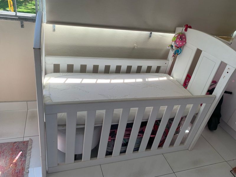 Baby crib cot