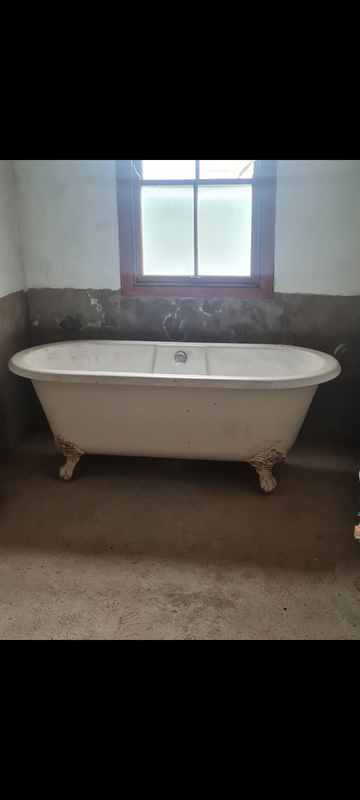 VICTORIAN WHITE BATH