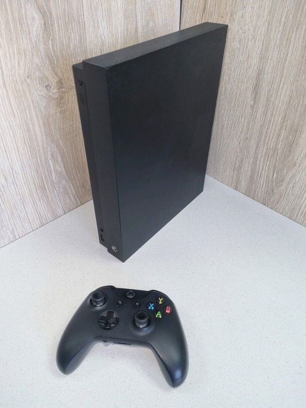 XBOX ONE X  1TB