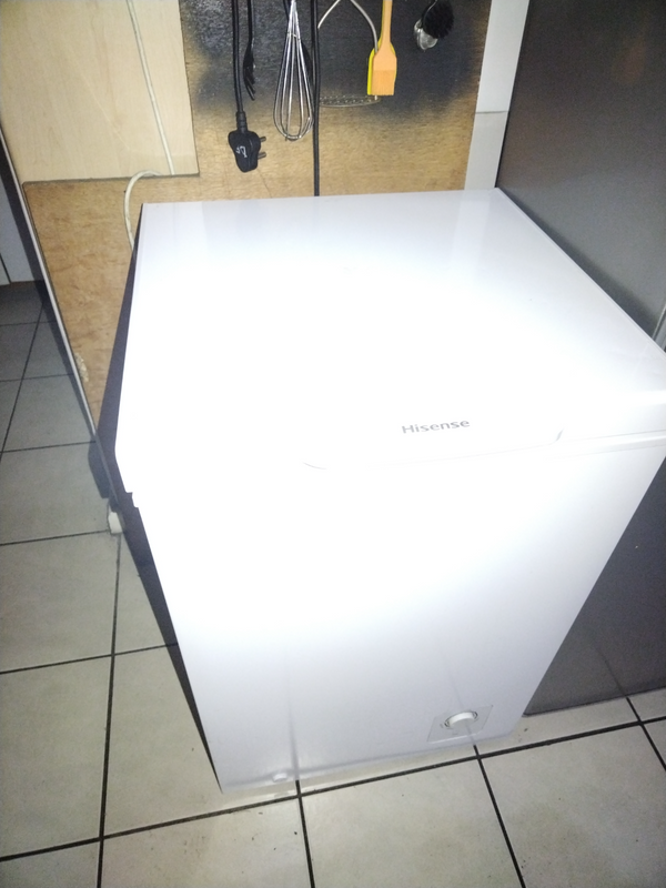 Hisense chest fridge/chiller/freezer for sale R2000