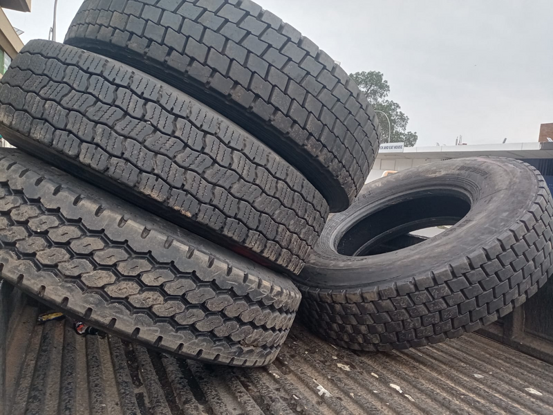 315/80R22.5 GOOD SECOND HAND TRUCK AND TRAILER TYRES,GOOD GROUND GRIP,SAFE AND RELIABLE: 0738792098